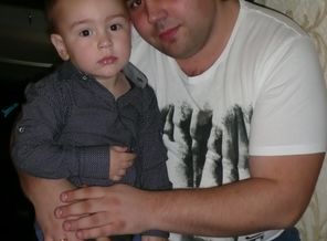 Юрик с папой в свой ДР (2 года)