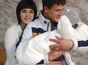 счастливый момент встречи малыша и папы!