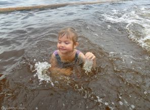 Лето, море, солнце - вот. Тут любой уж поплывёт!