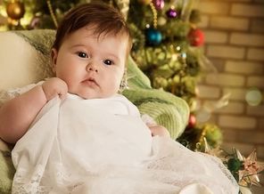ПЛАТЬЕ Я ДЕРЖУ В РУКАХ, КАБЛУКИ УЖ НА НОГАХ , ХОТЬ И МАЛЕНЬКАЯ Я , НО ТАНЦУЮ НА УРА!!!!!!!!!!! ВАРВАРА МАРТЫНОВА, 4 мес нам))