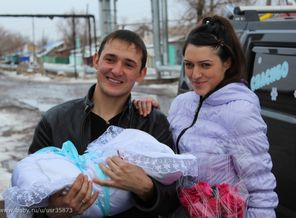 самые ценные подарки ложатся в конверт и выносятся из роддома