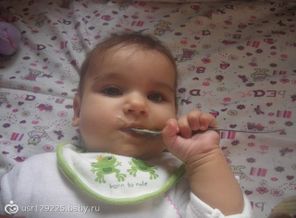 Ложечку за маму, ложечку за папу...так мы и саму ложечку съедим за себя, любимую)