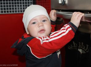Мужчина у плиты)