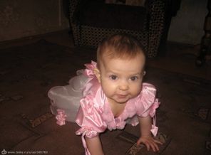 Не смотрите на причёску, волос выростит всегда.А смотрите на улыбку и красивые глаза!