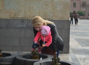 мама с любимой доченькой
