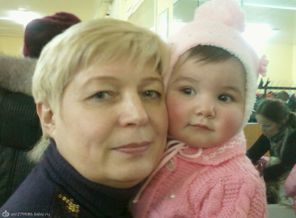 Марго 1г 3м с бабулей