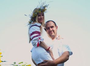 Папа носит нас на ручках!)