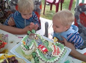 Наш второй день рождения.  Задуваем свечи!