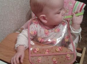 Такие маленькие а кушаем уже сами)