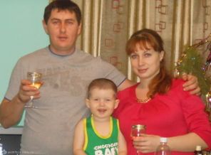 наша семья,а Рома В пузике