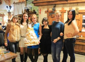 девочки меня провожали в декрет