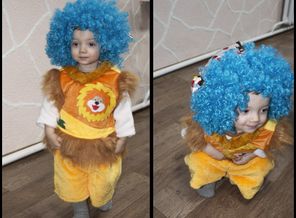 Примерил парик клоуна)