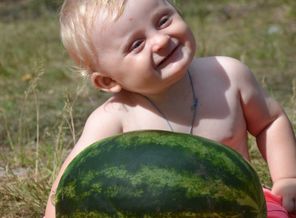 Чтобы не болеть я...мою ручки с мылом)с солнышком дружу...на прогулки хожу)в реченьке купаюсь/спортом занимаюсь...фруктики я кушаю)и мамулю слушаю)))