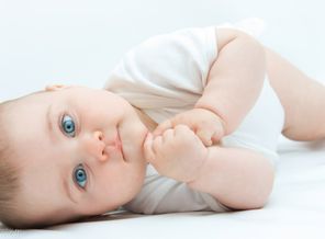 Cute-baby-sideways_1600x900