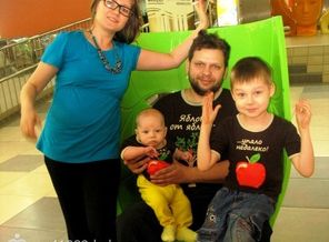 Девиз нашей семьи: "Яблонько от яблони - упало недалеко."