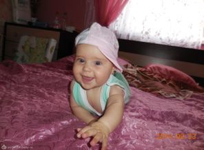 кепку одела, комбенизончик то же, а теперь к папе в гараж помогать...