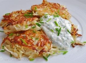 Капустно-картофельные оладьи с луковым творогом