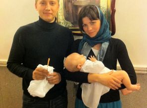сын с крестными родителями