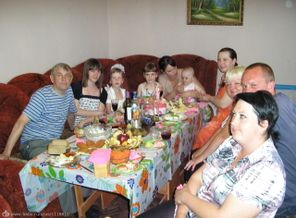Вся семья за одим столом!