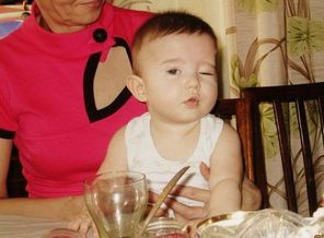 Наш малыш подмигивает)