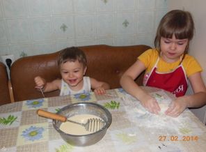 Мои помощники и юные кулинары-Тимур и Полинка