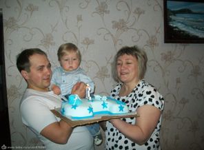 нам годик!