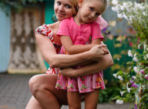 Пусть ей в жизни повезет, все мечты исполнятся, а любовь родного дома навсегда запомнится.