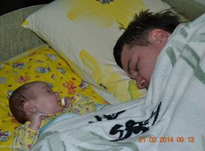 Вот так вынашивала его 9 месяцев, рожала 13 часов!!! А он видите ли на папу похож)))))