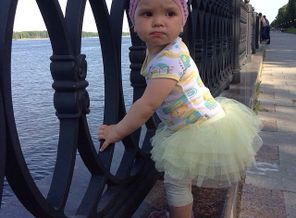 Мама,ну пусти ножки помочить!!!