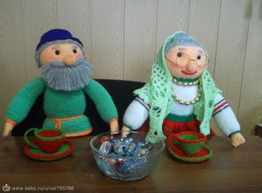 Бабушка с дедушкой за чашкой чая