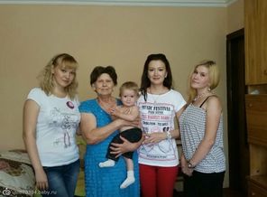 моя сестра Дина,бабушка,тетя Наташа,мои сыночка)) и я))