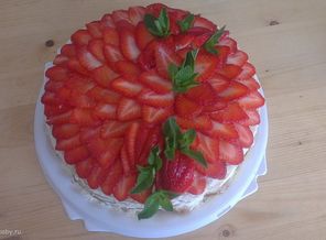 Клубничный тортик с сыром маскарпоне на юбилей свекрови :-)