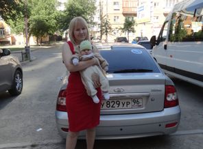 мама с любимым сыном на свадьбе лучшей подруги