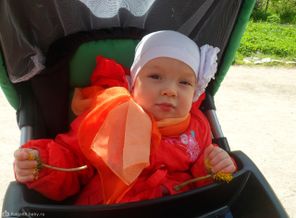 Солнышко мамино на прогулке!