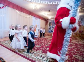 Новогодний утренник в садике)))