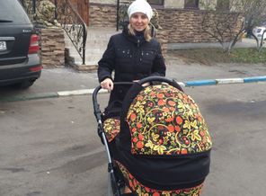 Первая прогулка на улице с мамой