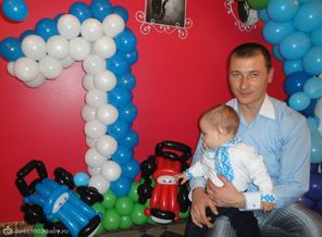 Братику Арсению  годик.