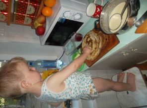 Помогаем печь блины