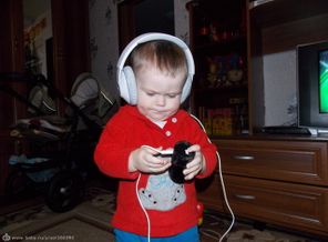 Что за чудо? Что за диво? Льется музыка красиво! Что же на меня надели? Может в этом все и дело?