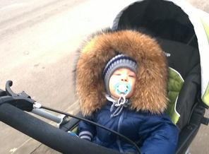 снежок на лицо падает)))